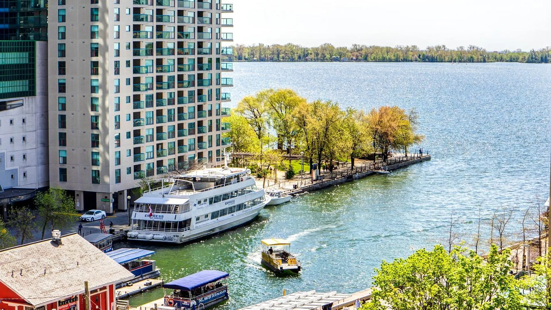 Luxury Condo Living Downtown Toronto