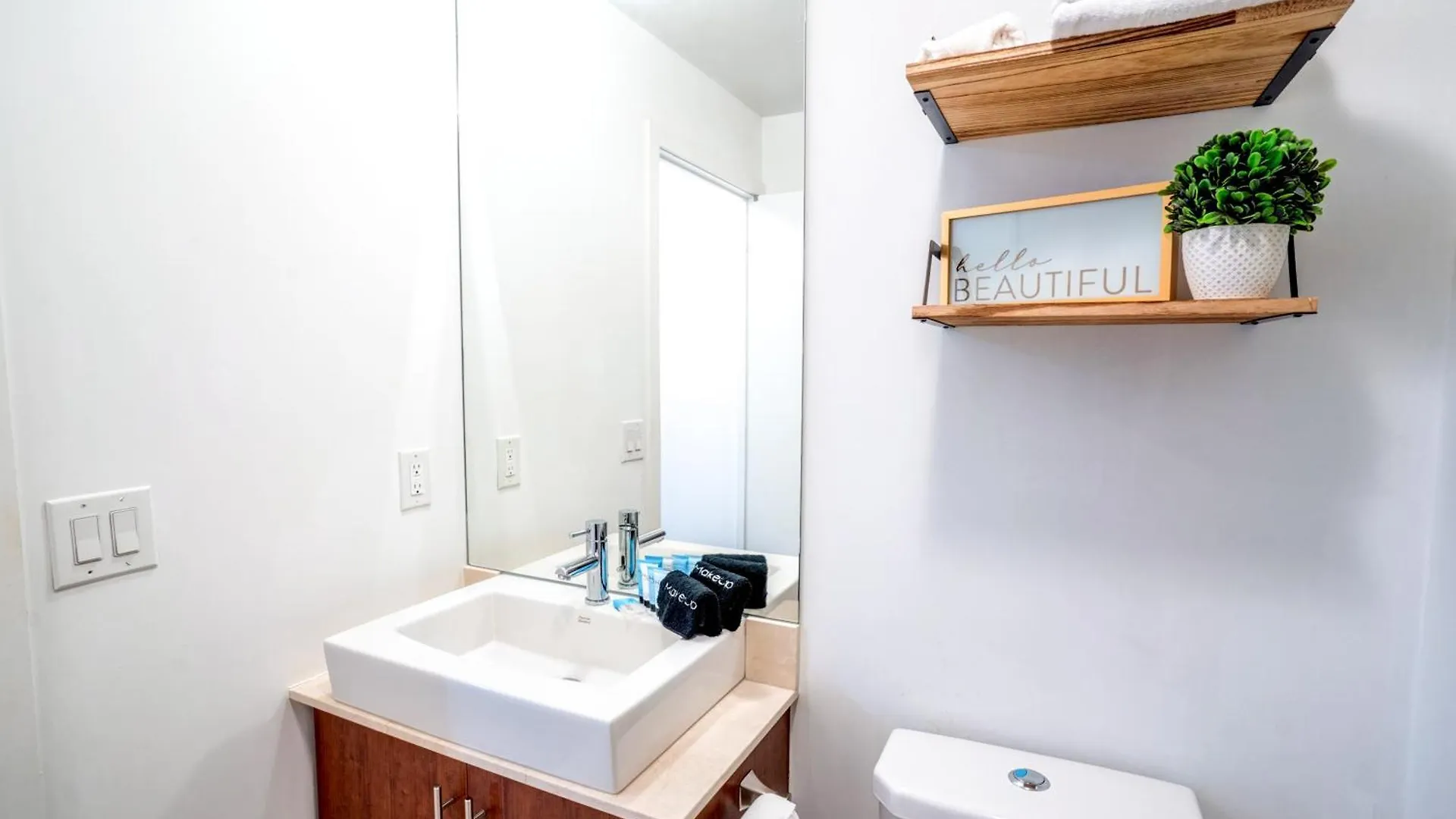 Luxury Condo Living Downtown Toronto