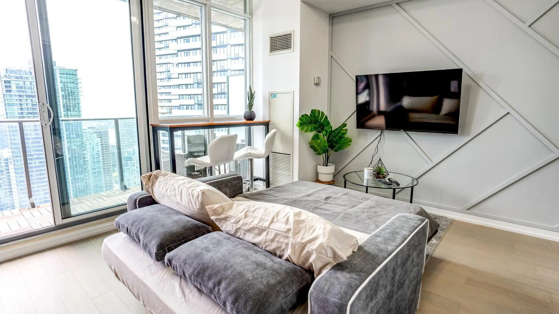 Luxury Condo Living Downtown Toronto 0*,