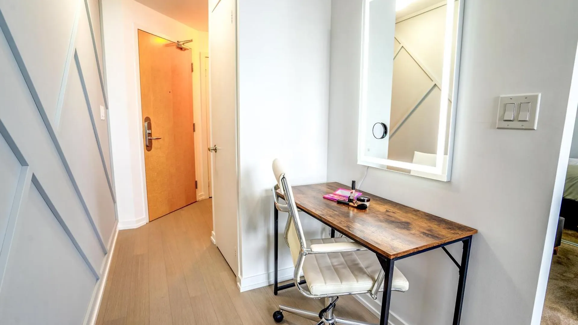 Luxury Condo Living Downtown Toronto Apartment
