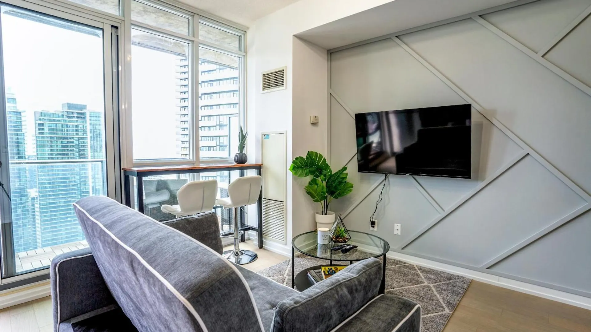 Apartment Luxury Condo Living Downtown Toronto